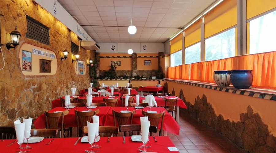 Comedor zona carpa del Restaurant La Platja