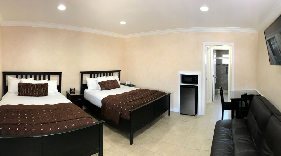 Connecting Suite - front room