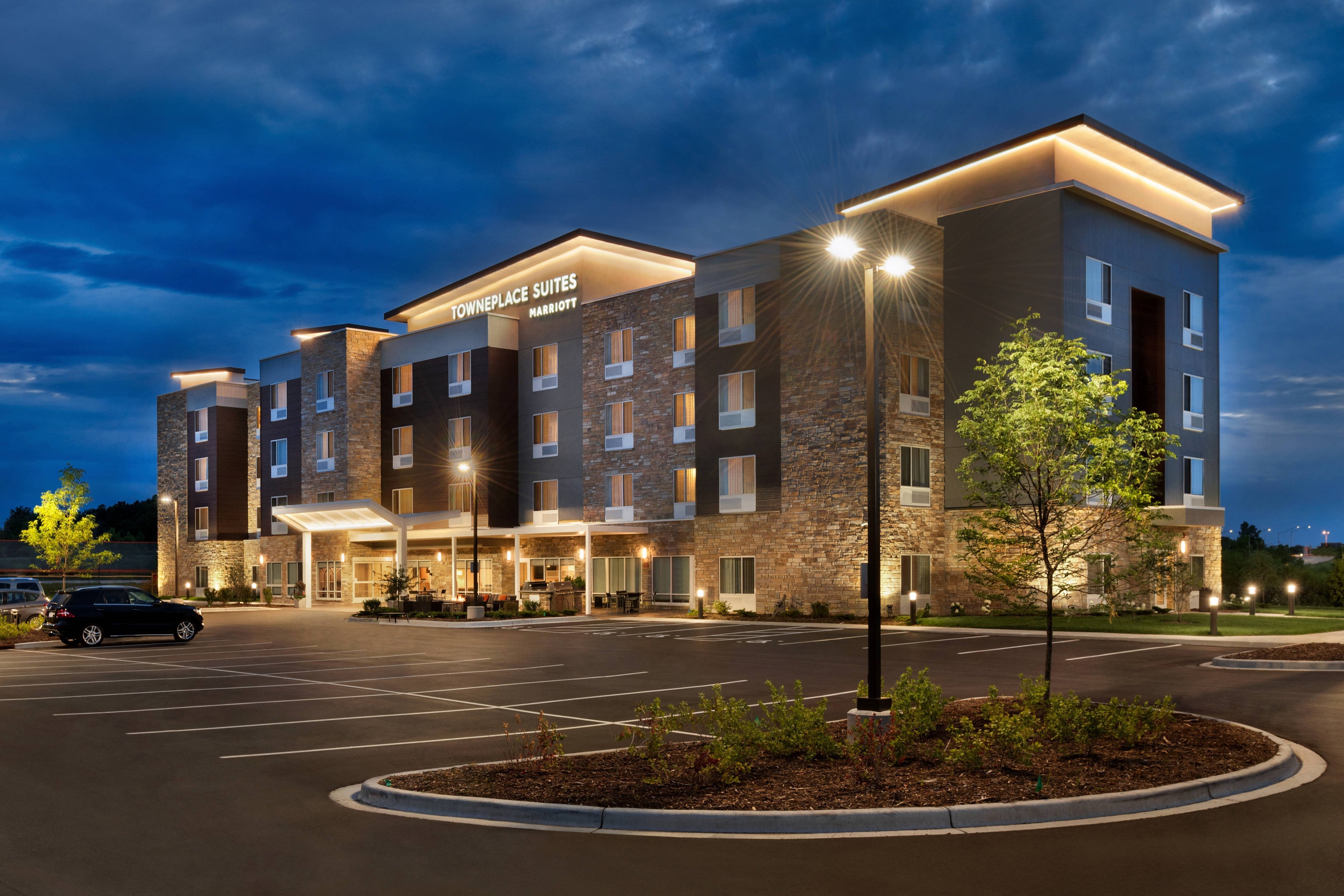 TOWNEPLACE SUITES BY MARRIOTT MILWAUKEE GRAFTON Hotel Reviews Photos   Exterior 