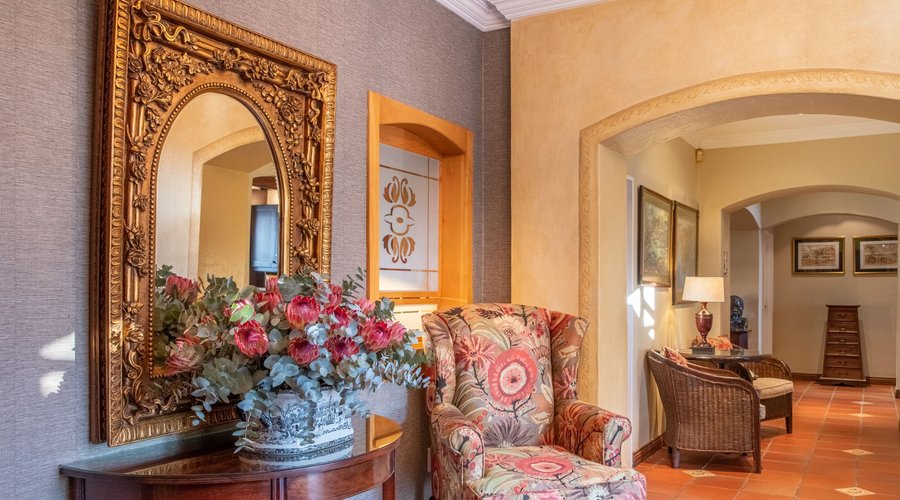 Oliver's Front Entrance Hall