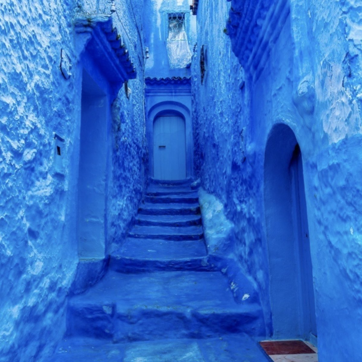 Синяя улица. Morocco Blue City. Марокко синие камни. Morocco's Cities shimmering Light.