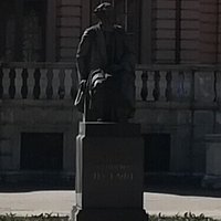 Памятник П.Ф. Лесгафту, ул. Декабристов, 35Е.