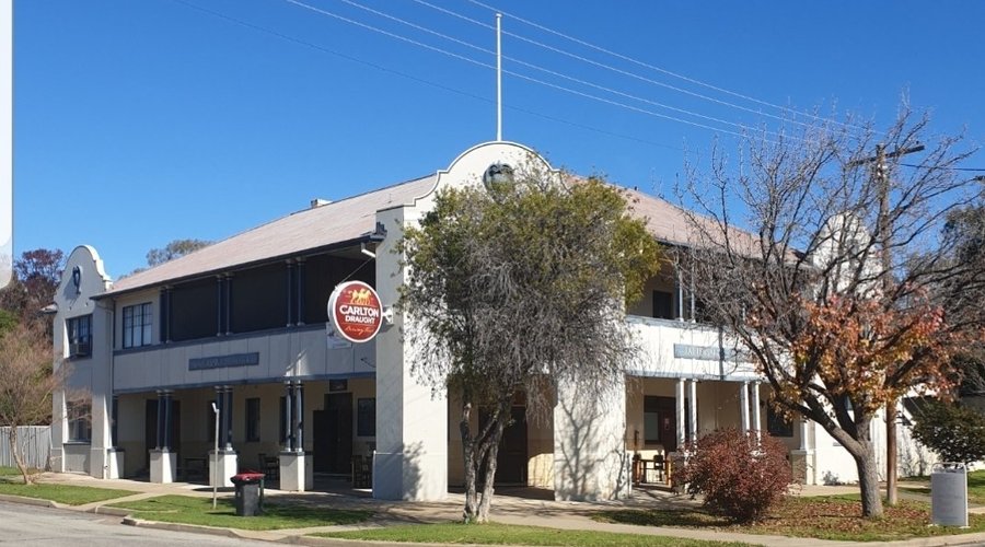 Moulamein is the oldest town in the Riverina and lays on the banks of the Edwards River and Billabong Creek.