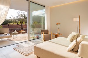 Room & Suite
