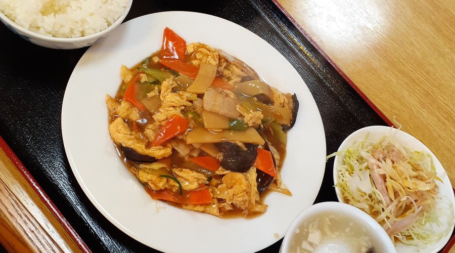 日替わり定食の、豚肉とキクラゲと玉子の炒め物。量も多くて美味しかったです。