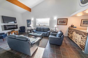 Aurora Inn in Churchill