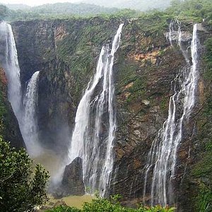 tourist spots at pachmarhi