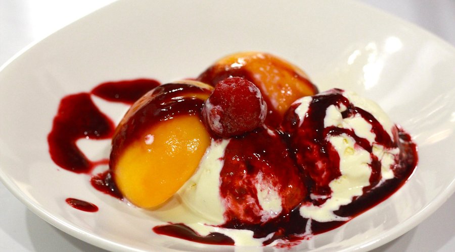 PEACH MELBA
The very simple Classical Dessert with half Peaches on a bottom of Vanilla Ice Cream, richly decorated with homemade Raspberry Coulis.