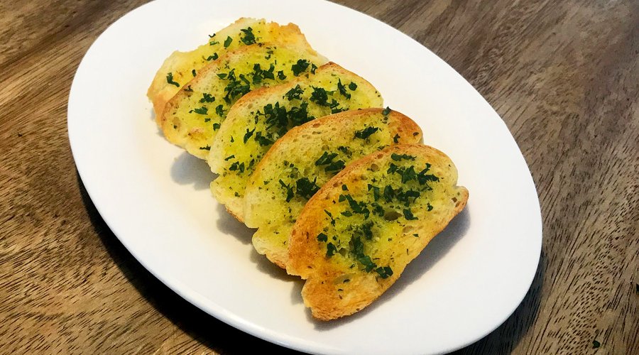 GARLIC BREAD.
5 Slices of baguette with Garlic Butter. Good as an Appetizer