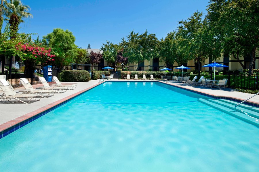 FOUR POINTS BY SHERATON BAKERSFIELD (Bakersfield