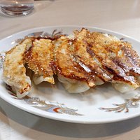 焼き餃子。手造り感あるモチモチした美味しい餃子でした♡