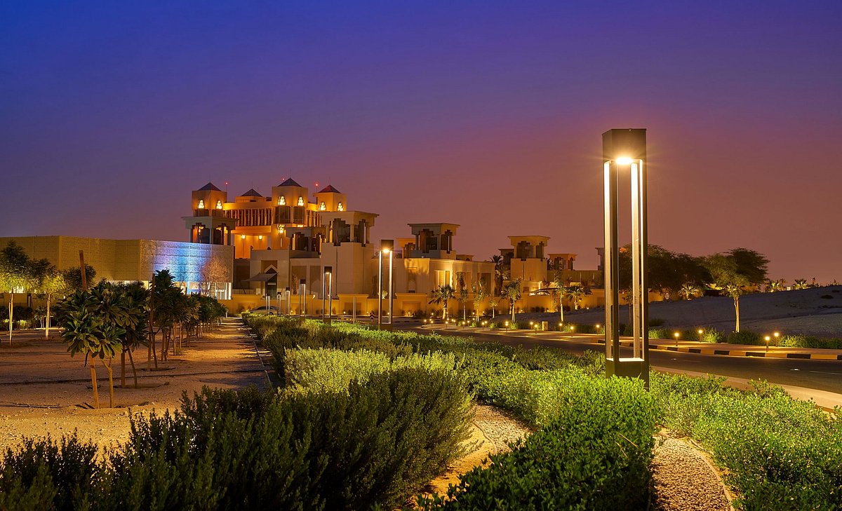 Al Areen Palace &amp; Spa by Accor, hotel en Manama