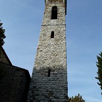 il massiccio ed alto campanile