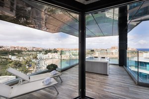 Room & Suite