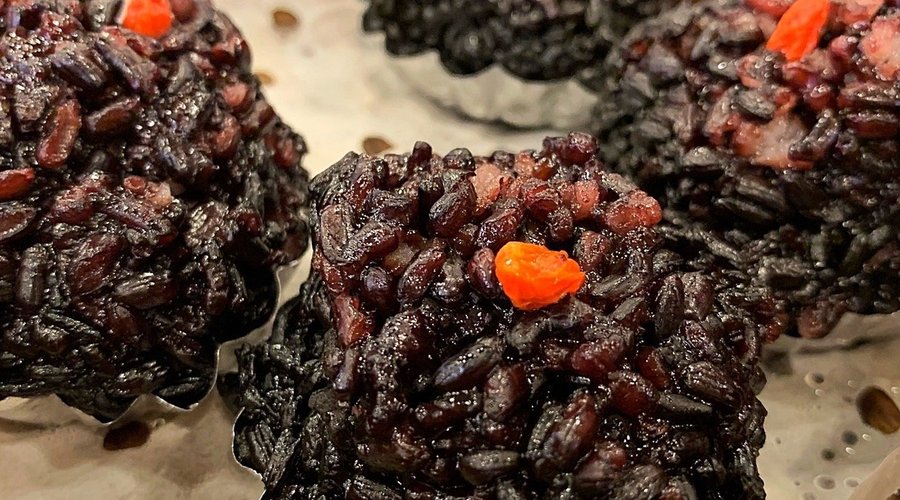 Black glutinuous rice dim sum