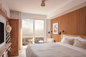 Room & Suite