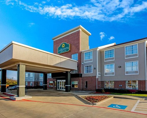 THE 10 CLOSEST Hotels to Baylor Scott and White Medical Center ...