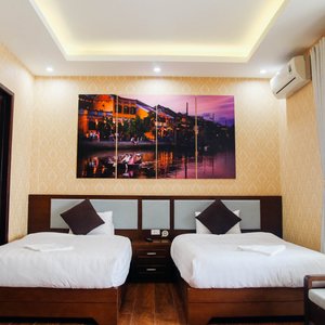 Phòng có ban công nìn vườn hoa