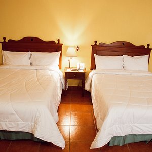 Double bed room / habitación con dos camas