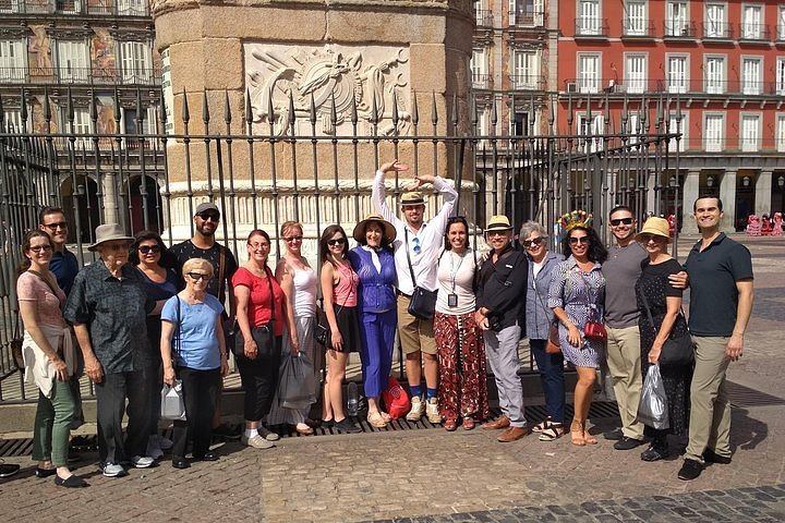 Walking tour Madrid with Official Guides 10€. English speaking guide