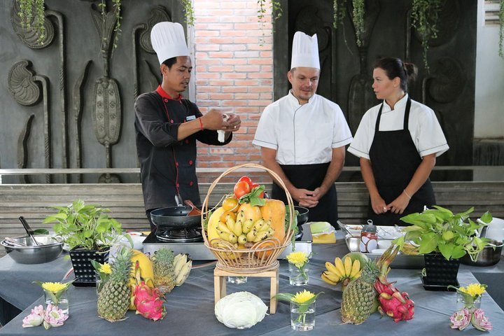 2024 Cooking Class Visit Local Market   Caption 