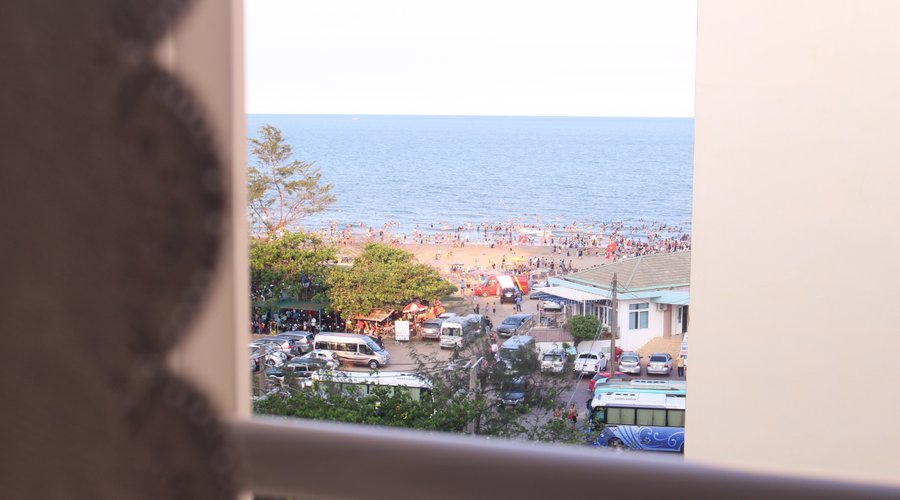 1 góc biển nhìn từ cửa sổ