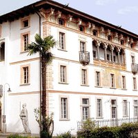 Musée dédié au compositeur italien Leoncavallo. Le musée se trouve dans le Palazzo Branca-Baccalà.