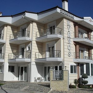 Kyknos De Luxe Rooms & Suites Hotel in Kastoria, image may contain: Hotel, Condo, City, Villa