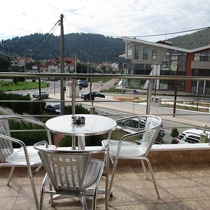 Kyknos De Luxe Rooms & Suites Hotel in Kastoria, image may contain: Hotel, Condo, City, Villa