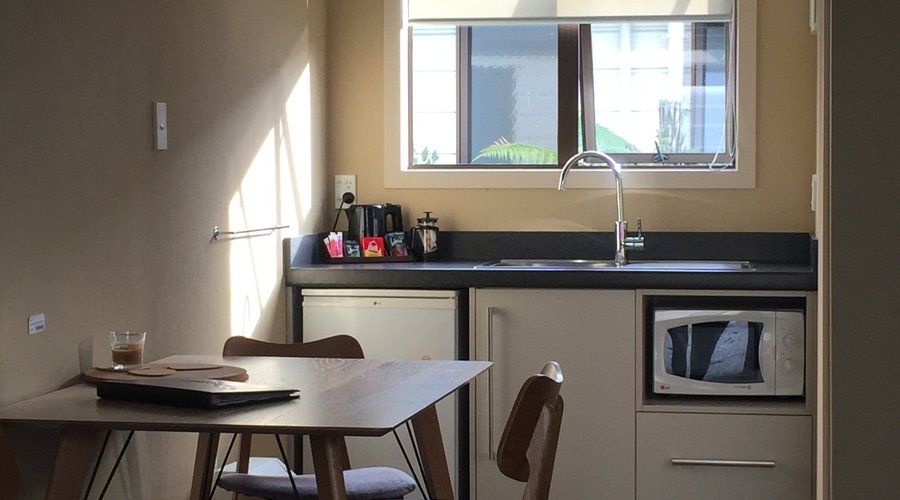 Compact King studio unit - kitchenette only (microwave/kettle/toaster/fridge and utensils). Recarpeted, wallpapered, painted and new bed 2020.