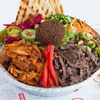 THE ISTANBOWL
Rice, Beef & Chicken Döner Kebab, Red Cabbage, Onions, Parsley, Shepherd’s Salad, Falafel & Pita Bread.