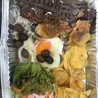 hoje ao restaurante Café Ramiro pela primeira vez ao serviço take-ay e pedi bife a Ramiro e obtive está desgraça, intragável, só gordura.