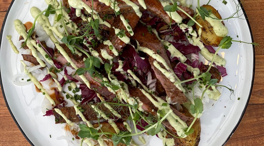 Dagens, Flankstek, ramslökskräm, rosesallad, örtrostad potatis.