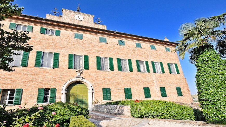 Facciata castello