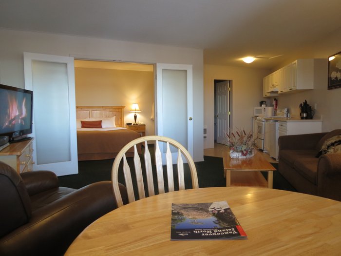 BLACK BEAR RESORT - Updated 2024 Hotel Reviews (Port McNeill, British