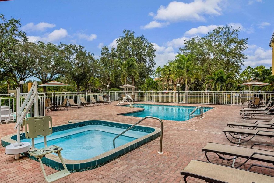 COMFORT INN & SUITES SARASOTA I75 $165 ($̶2̶4̶0̶) - Updated 2022 Prices ...