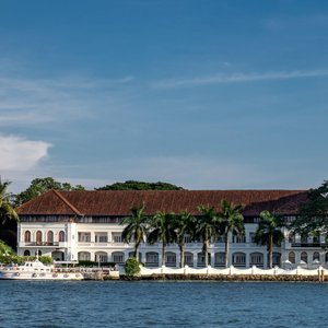The land on which the historical Brunton & Sons Boatyard once stood, is now home to a new boutique hotel, which is an amalgamation of the history of Fort Kochi. They transformed what used to be a bustling, noisy boatyard into a truly unique
hotel. Here, the flavours of Fort Kochi blend harmoniously with the echoes of the now long forgotten but ever-present influences of the Portuguese, Dutch and the British.