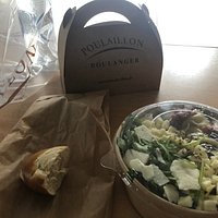 Écœurant pour 9,50 € un vulgaire bout de moricette un sachet de couvert déjà ouvert et la salade je n’en parle pas pourrie