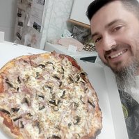 Ahora si... Jejejeje con la foto con mi pizzaka... Jejejej esta vez me e podido aguantar a comermela y e echo fotos jajajaja espectacular