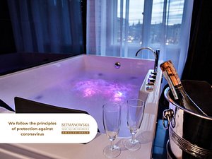 Hotel Betmanowska Main Square Residence Adults Only in Krakow, image may contain: Tub, Hot Tub, Bathtub, Bathing