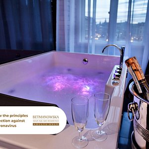 Hotel Betmanowska Main Square Residence Adults Only in Krakow, image may contain: Tub, Hot Tub, Bathtub, Bathing