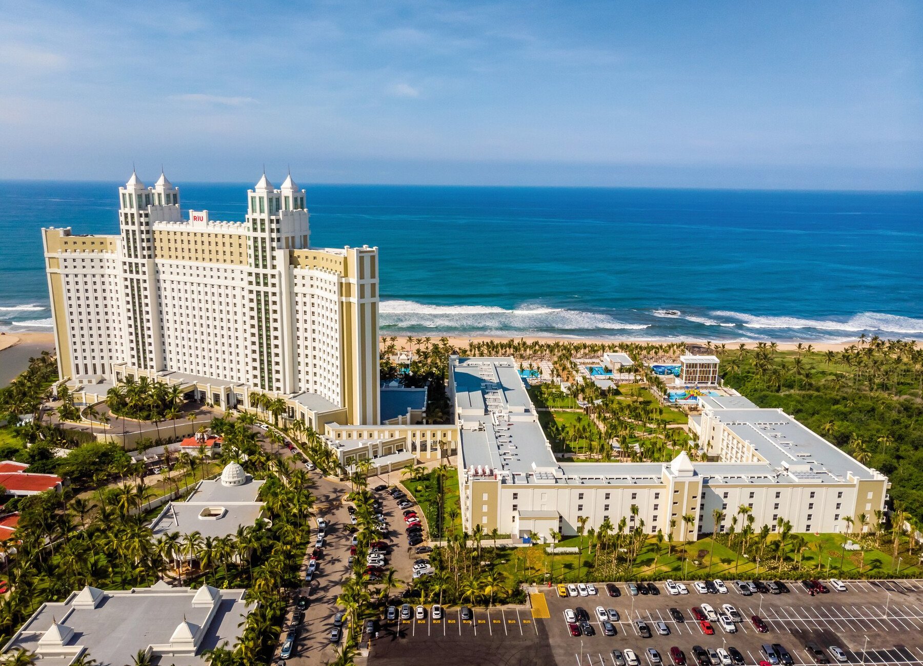 Hotel Riu Emerald Bay image