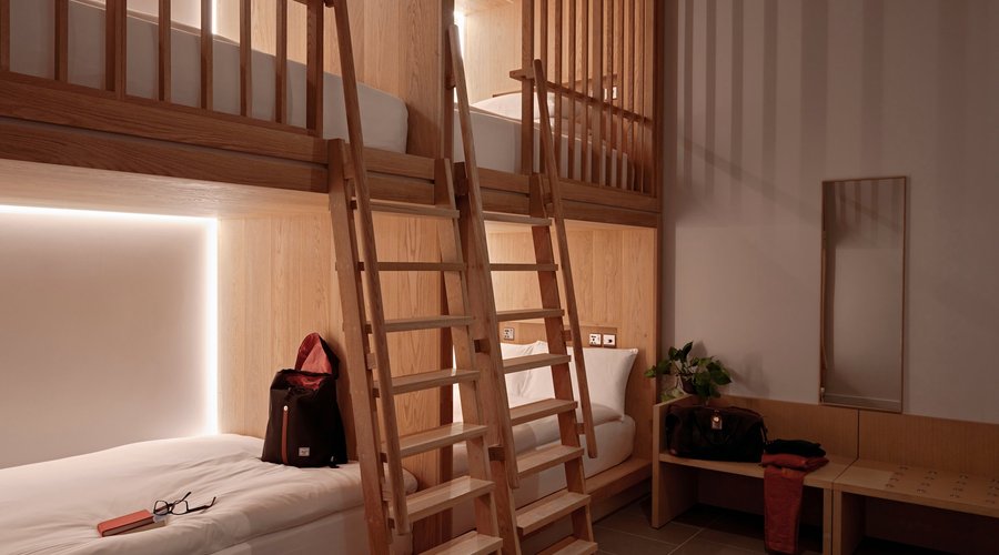 Room for 8 (Cocoon 8)