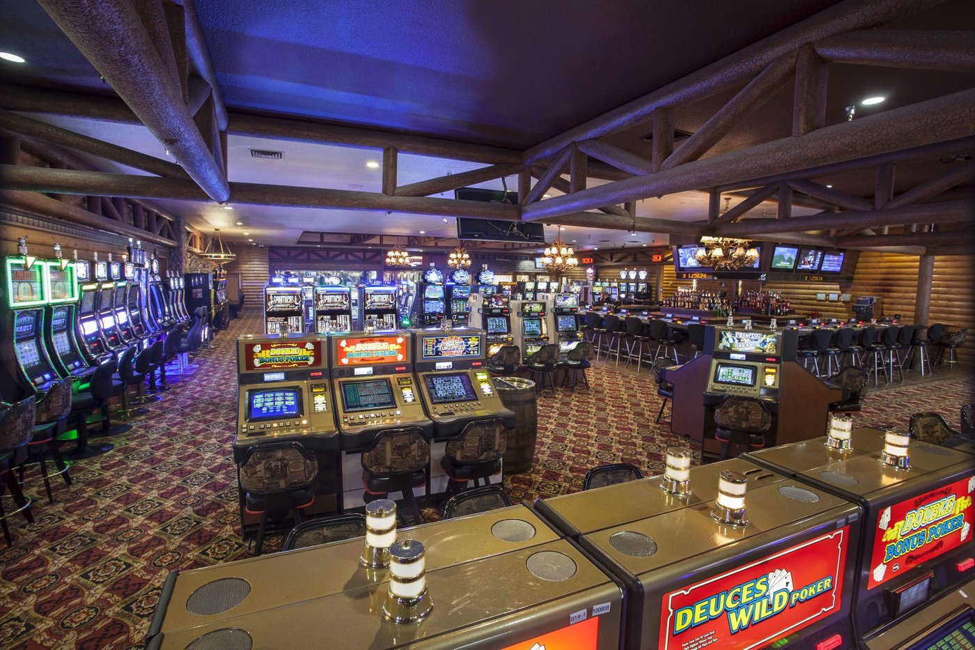 Escape to Paradise: Iowa's Lakeside Casino & Campground - Your Gateway to Fun!