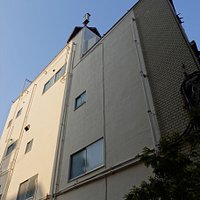 北区・作徳稲荷大明神 ビルの裏側から望む