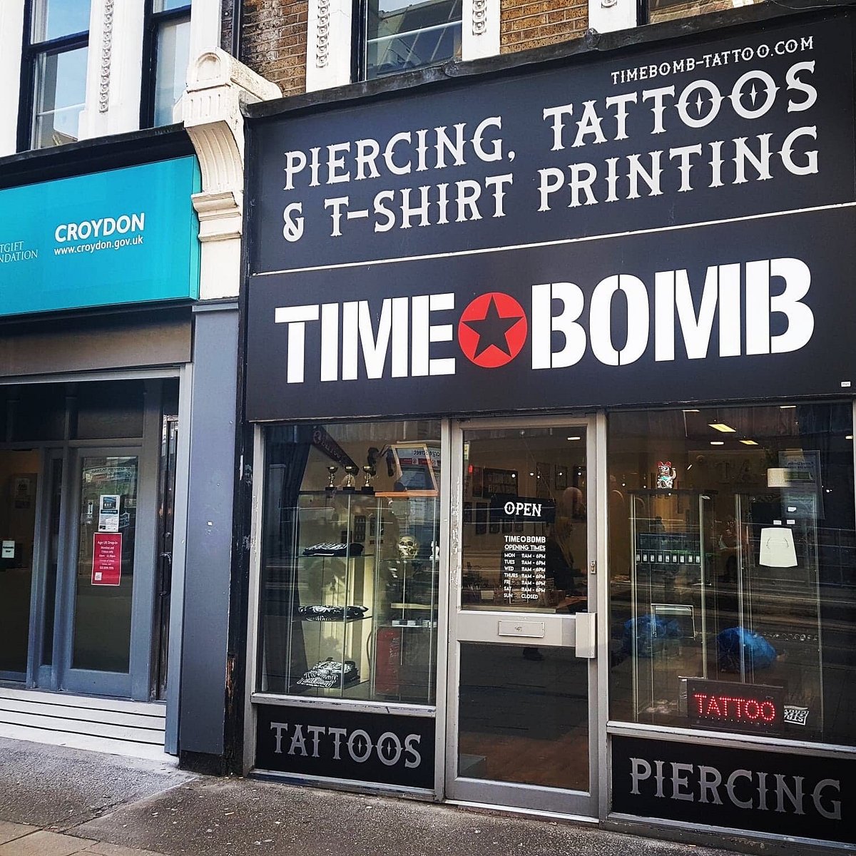 Timebomb Tattoo And Piercing 크로이던 Timebomb Tattoo And Piercing의 리뷰
