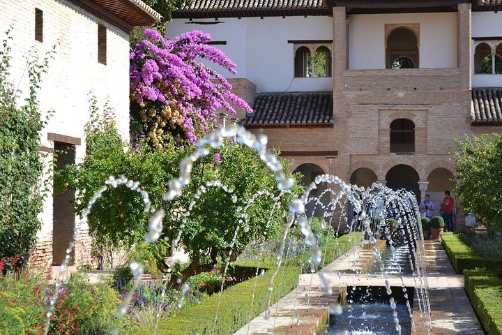 2024 Guided Tour Of The Alhambra: Generalife And Its Gardens