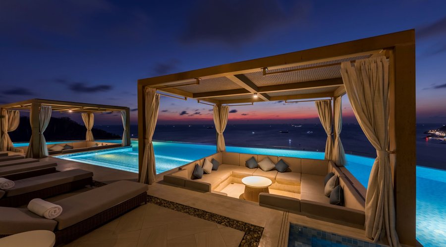 Breeze -  roof top sky bar at night