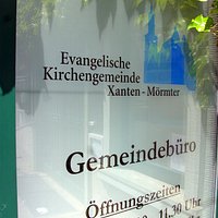 Gemeinde Haus neben der Kirche.