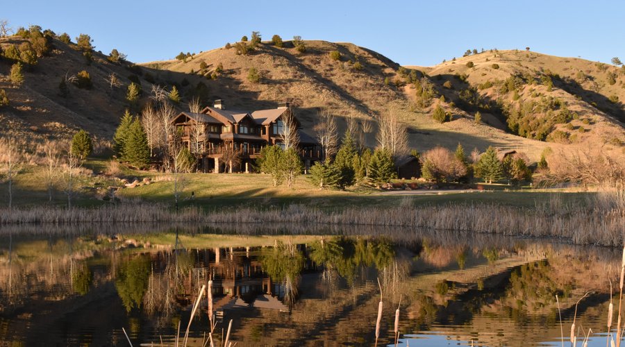Grey Cliffs Lodge